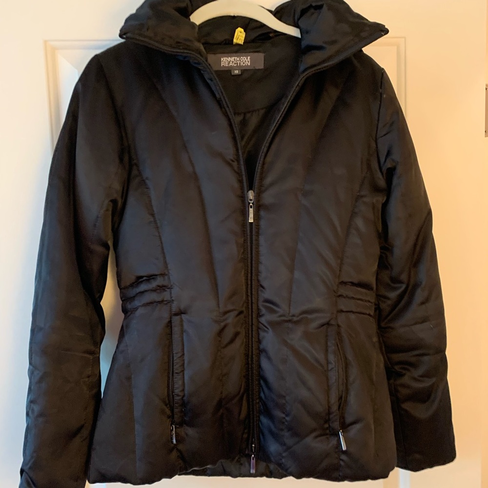 Gorgeous Kenneth Cole ladies puffer jacket. XS and like new! 🔥